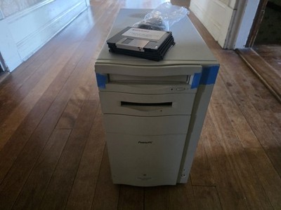Apple Power Macintosh 8500/120 Bundle W/ Apple Microphone, Floppys, Powers on 