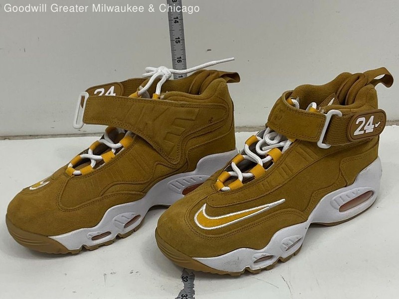 Nike Air Athletic Golden Mid Top Size 6.5Y