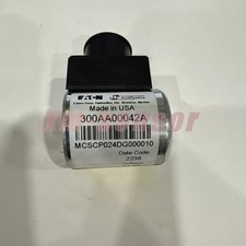 1PCS New Eaton Vickers 300AA00042A 24VDC Solenoid Coil Brand