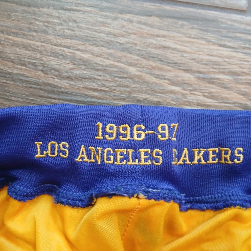Los Angeles Lakers Shorts Mens Large Yellow Just Don 1996-97 Mesh Basketball - Image 2 of 4