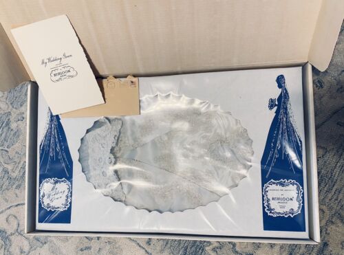 Vintage White Wedding Dress/Gown In Vacuum Sealed Box 1978 - Picture 2 of 8