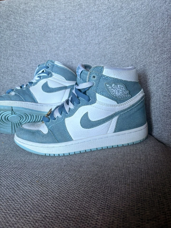 Nike Air Jordan 1 High, foto 3 di 5