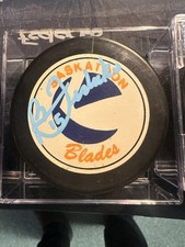 RARE! Bernie Federko Signed vintage Saskatoon Blades Puck w/Beckett Blues