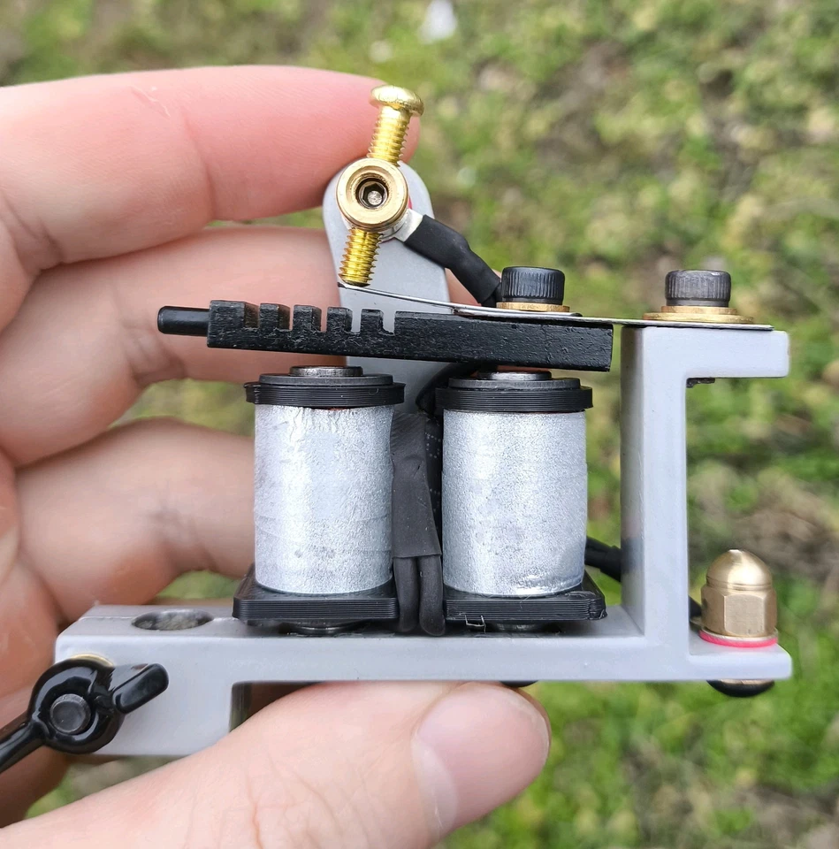 Máquina de tatuaje confiable hecha a mano doble bobina forro rápido delicado grande y mediano Foto 2 de 2