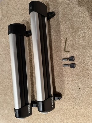 Thule 724 Flat Top Ski and Snowboard Roof Rack Carrier with Locks and Keys