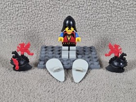 Lego 6076 Dark Dragon&rsquo;s Den Minifigure, Plume Helmets and Shields