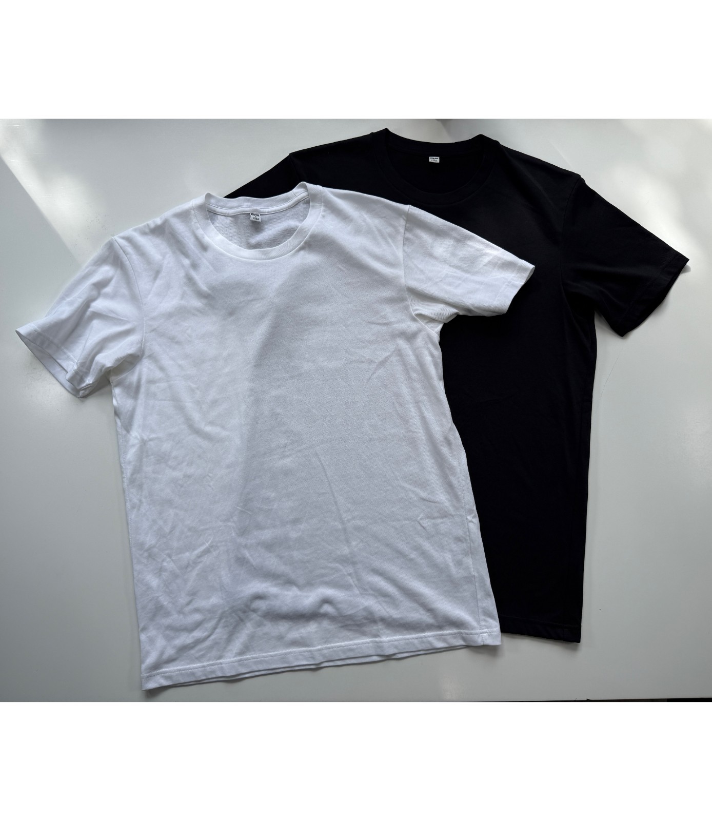 Lot 2 UNIQLO Crew Neck S/S T-Shirts Mens Medium Solid Black White Cotton/Poly
