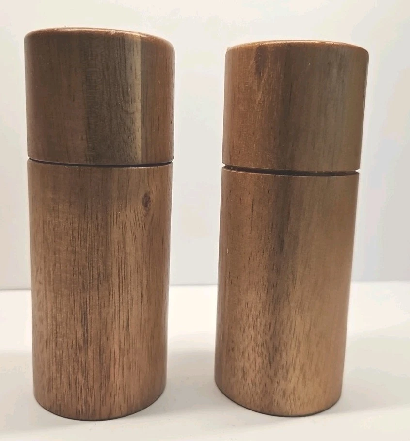 Acacia Wood Salt And Pepper Mill. a7
