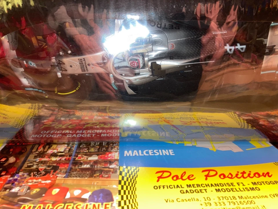 110190044 MINICHAMPS 1:18 MERCEDES PETRONAS 2019 HAMILTON NEW VERY RARE - Immagine 3 di 4