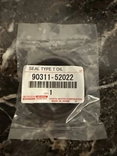 New Genuine Toyota LC80 Lexus LX450 Engine Crankshaft Oil Seal  90311-52022
