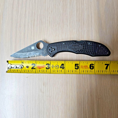 Spyderco Delica 4 Lockback VG-10 Black Blade Partially Serrated  Pocket Knife