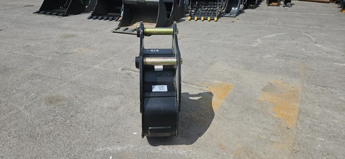 300mm Digging Bucket w/ 65mm Pins - Unused - Price £875.00 + VAT @ 20% - C326 - Picture 2 of 8