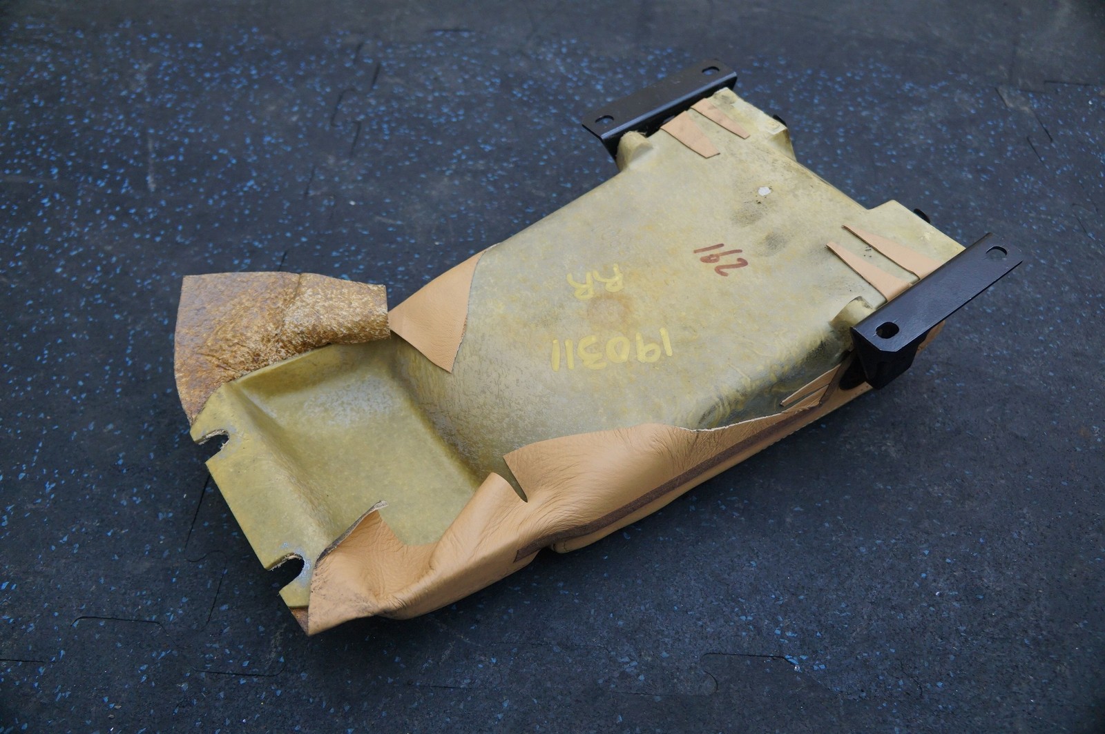 Rear Upper Console Armrest Beige 652874 654132 OEM Ferrari 456 M GT GTA 1998-03