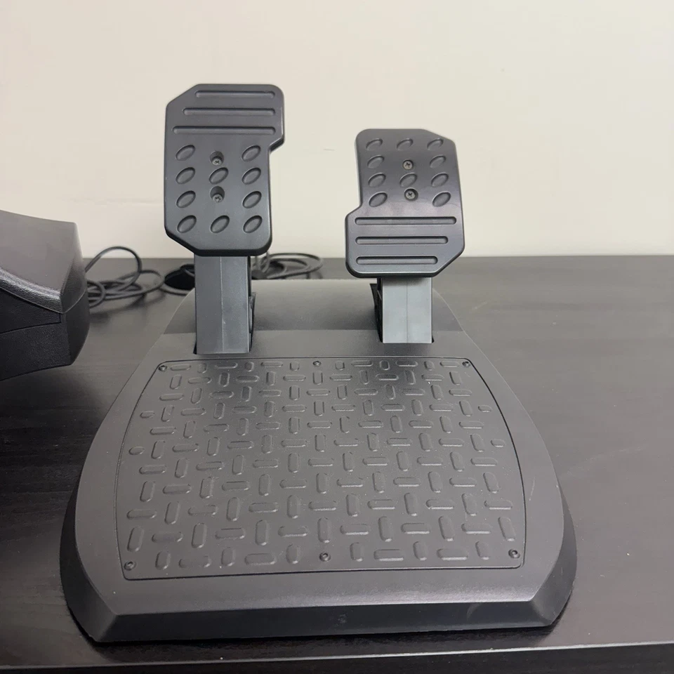 Thrustmaster Ferrari 458 Racing Wheel & Pedals for Xbox 360  - Image 3 of 4