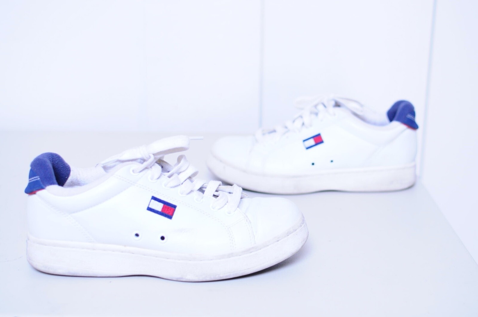 tommy tennis shoes