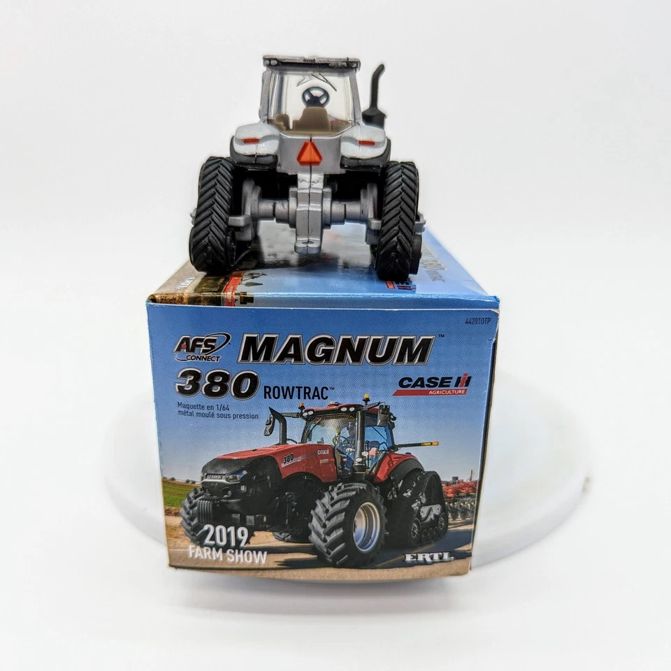 Tractor Case IH 380 Magnum Row Trac 1/64, Farm Show 2019, Silver Chaser Foto 2 de 4