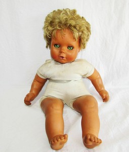 baby doll eyes open and close