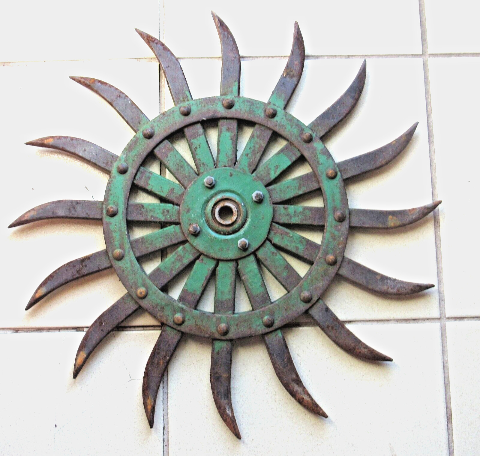 JOHN DEERE Rotary Hoe Wheel 19" Sunflower Yard Art, Farm, Original JD Green