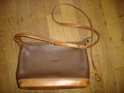 LANCEL sac cuir pochette ou besace finition en cuir végétal - Photo 1/4