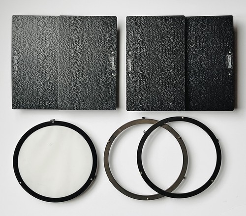 2x Speedotron Black line 11 inch 2 leaf barn doors with filter rings. Excellent!