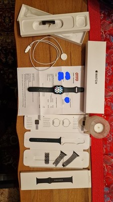 Apple Watch SE 44mm (1. Generation) Space Gray Aluminium / Midnight Sport Band