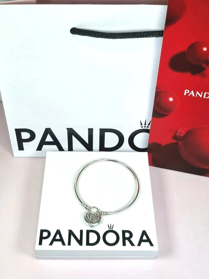 Pulseira de cadeado de coração Pandora 'Love Makes A Family', excelente com embalagem 17cm - Imagem 2 de 4