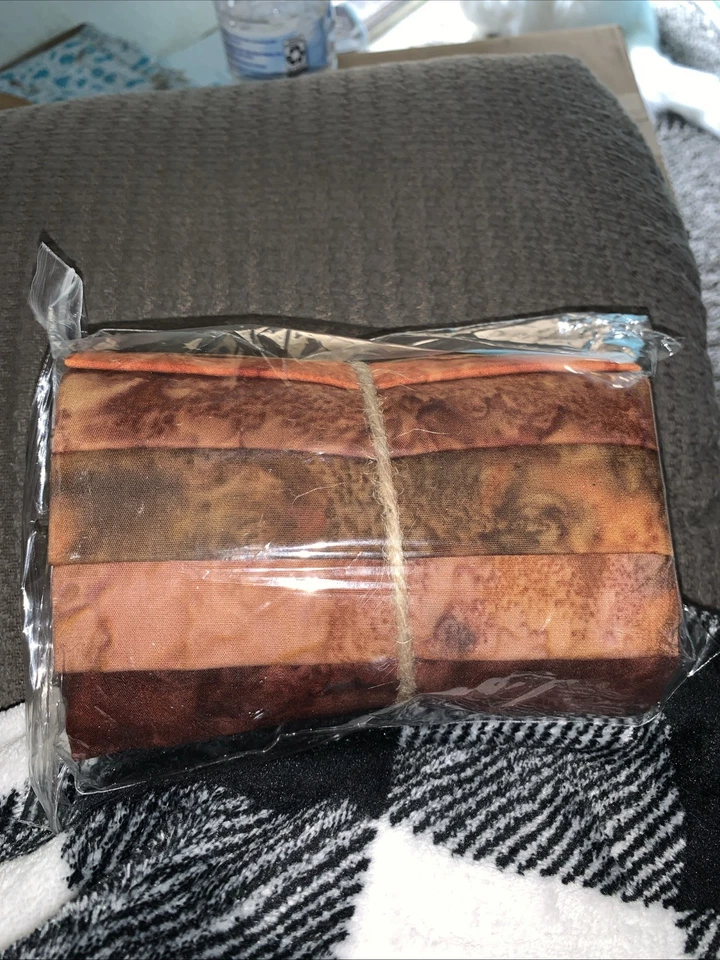  Hoffman 1895 Watercolor Fat Quarter Bundles, 12 FQ, Hand Dyed Cotton, 12 Colors - Image 3 of 4