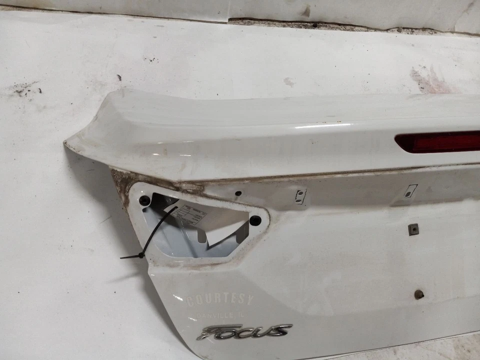 Tapa maletero ford focus 2012-2014 Foto 2 de 4