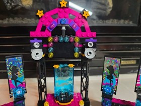 KPop Demon Hunters Mira Rumi Zoey Minifigures & LEGO Friends 41105 Stage LOT