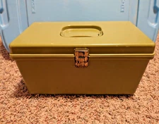 Vintage WIL-HOLD Wilson Large Plastic Avocado Green Sewing Box with Tray