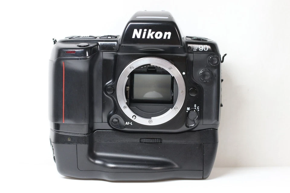 Cámara Nikon F90 MF-26 MB-10 Fi + AF Nikkor 35-70 mm F/3,3-4,5 + Flash SB-22 Foto 2 de 4