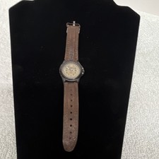 Brown Leather Strap Wristwatch Round Black Metal Case Beige Dial Arabic Numerals