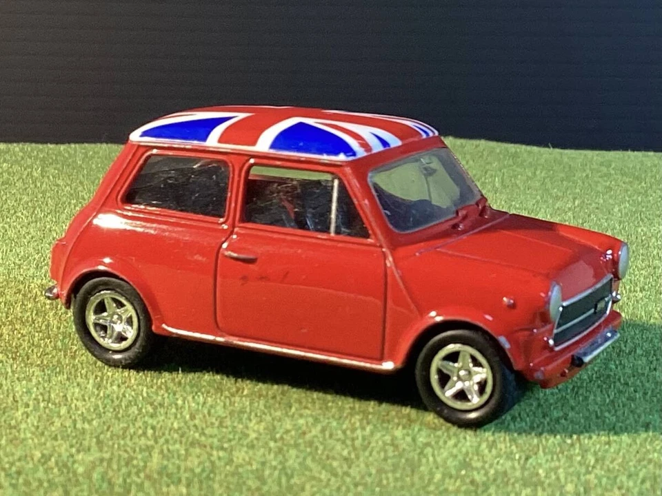 Welly Pullback Mini Car 1/60 Mini Cooper 1300 (UK Flag) Tested and Confirmed to - Image 2 of 4