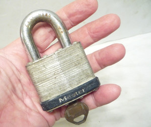 Vintage Master Lock #17 Padlock USA Laminated Steel 7/16” "CASE HARD" Shackle
