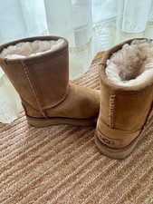 UGG Toddler Girl Boots Size 7 Tan Boots Suede UGGS - excellent condition