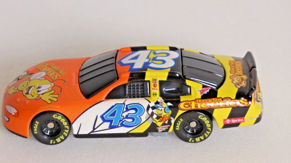 неизвестный 2001 NASCAR #43 Dodge R/T Petty автомобиля масштаб 1:64 INV # 4758 - Изображение 2 из 4