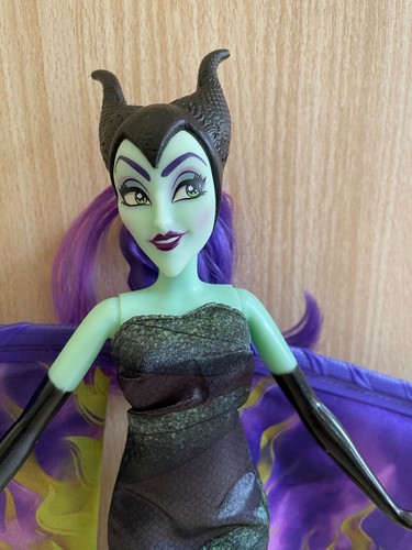 Disney Lot Villains Cruella De Vil and Maleficent's Flames of Fury Hasbro Dolls - Picture 5 of 5