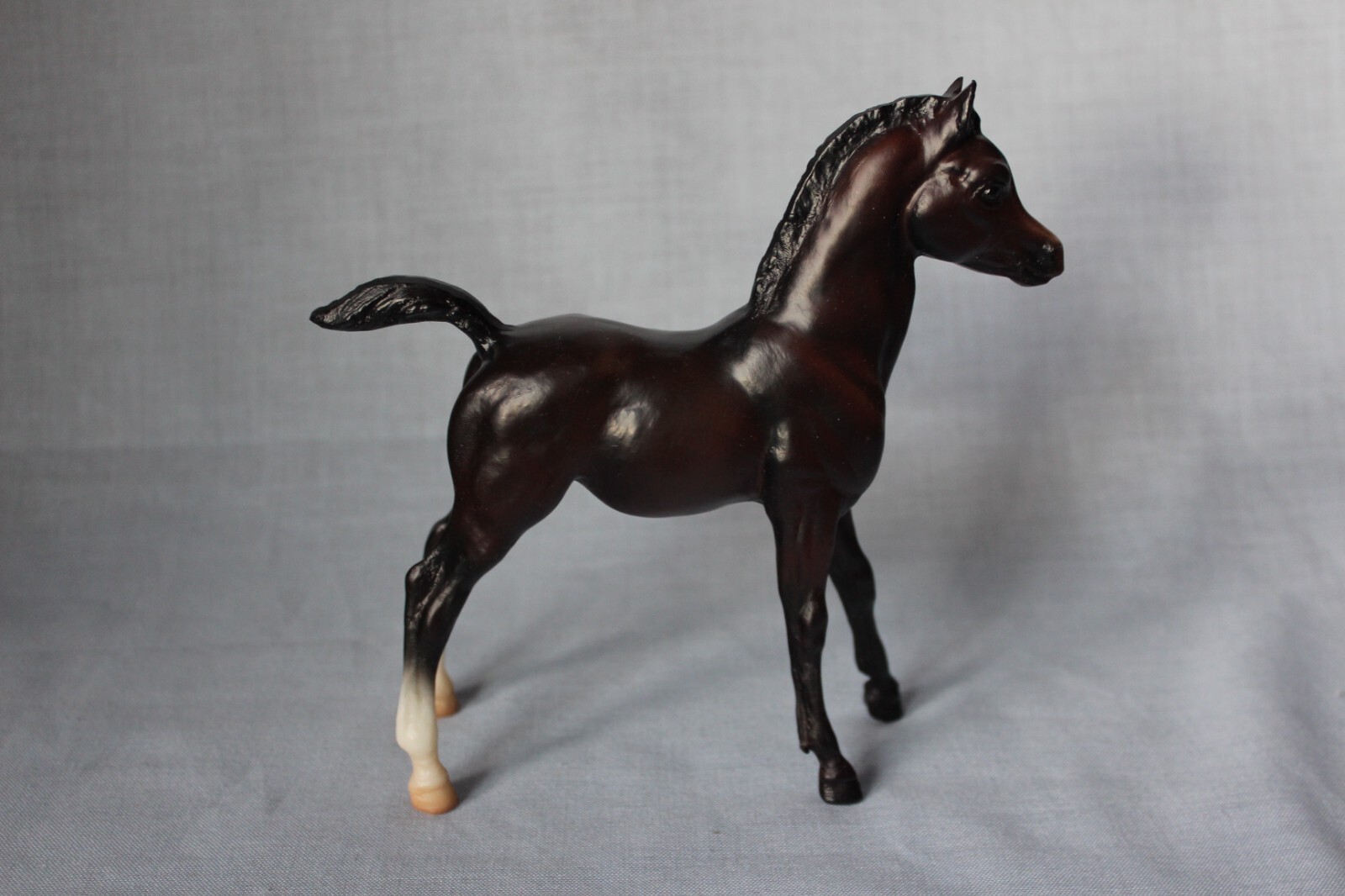 Breyer Pair of Family Arabian Foals, dark bay "Julian" & matte charcoal "Doc" eBay