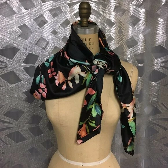 NUEVO CON ETIQUETAS Anthropologie Floral Oscuro 2 en 1 Ascot Bufanda Cuello Piel Foto 4 de 4