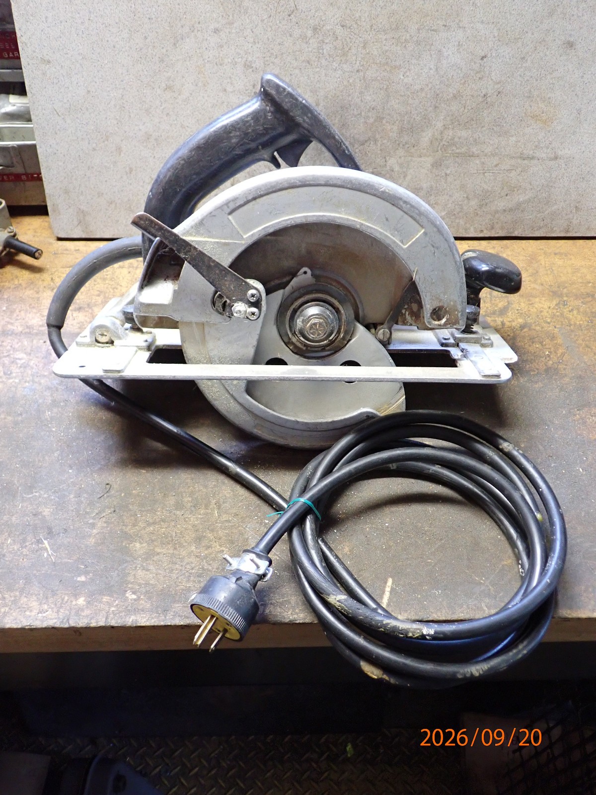 VINTAGE BLACK AND DECKER B&D SUPER SAWCAT MODEL 987 7-1/4 CIRCULAR SAW