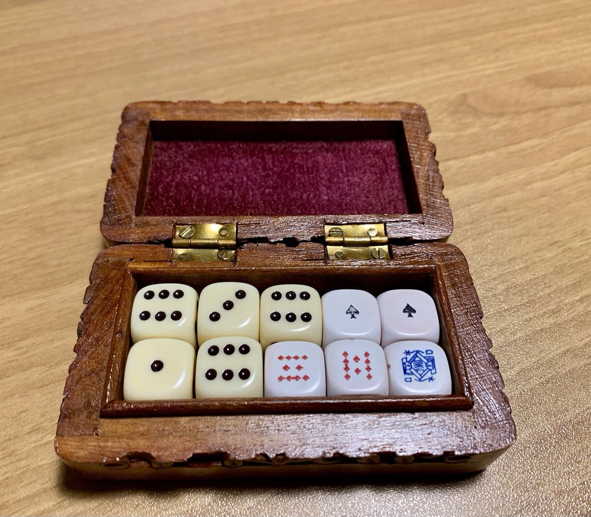 Icona Del Segno Dei Giochi Da Tavolo 2-4 Simbolo Dei Giocatori