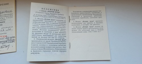 Labor veteran Set of 2 USSR Soviet russians labor medals for husband and wife - Imagen 8 de 11