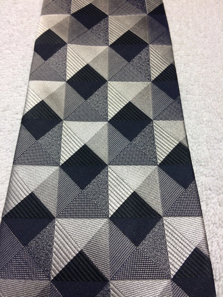 GEOFFREY BEENE MENS TIE NAVY BLUE, BLACK WITH SHADES OF GRAY 4 X 61 - Image 3 of 4