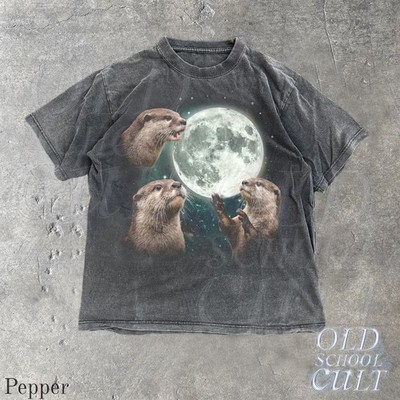 Otter Howling Moon Vintage Graphic Comfort Tee