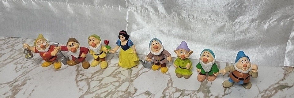 SNOW WHITE & SEVEN DWARFS ✱ VTG complete set 8 Pvc Figures M&B Portugal NEW