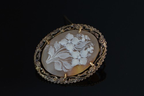 14K Yellow Gold Cameo Floral Brooch/Pendant, Circa 1950 - Picture 2 of 6