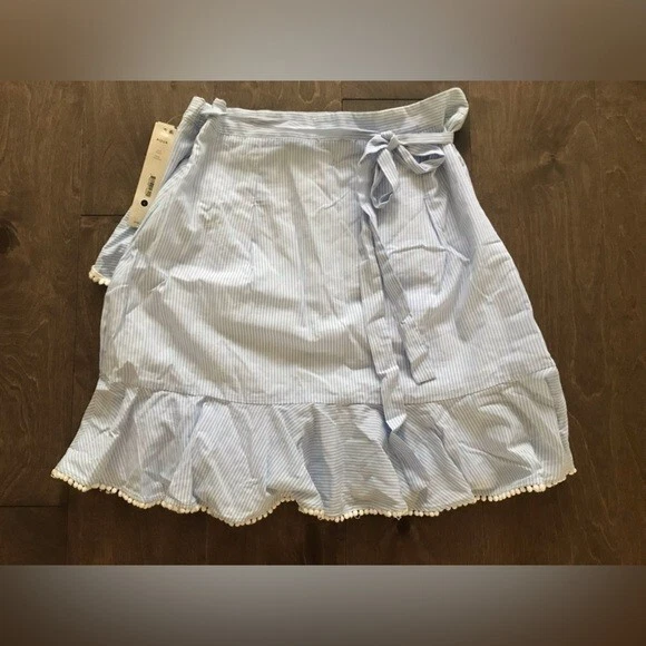 AQUA 女式蓝色和白色条纹荷叶边迷你裙,大号 — 第 3/4 张图片