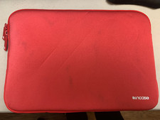 Incase Neoprene Classic Sleeve for 14" or smallerMacBook / Retina - Red Plum