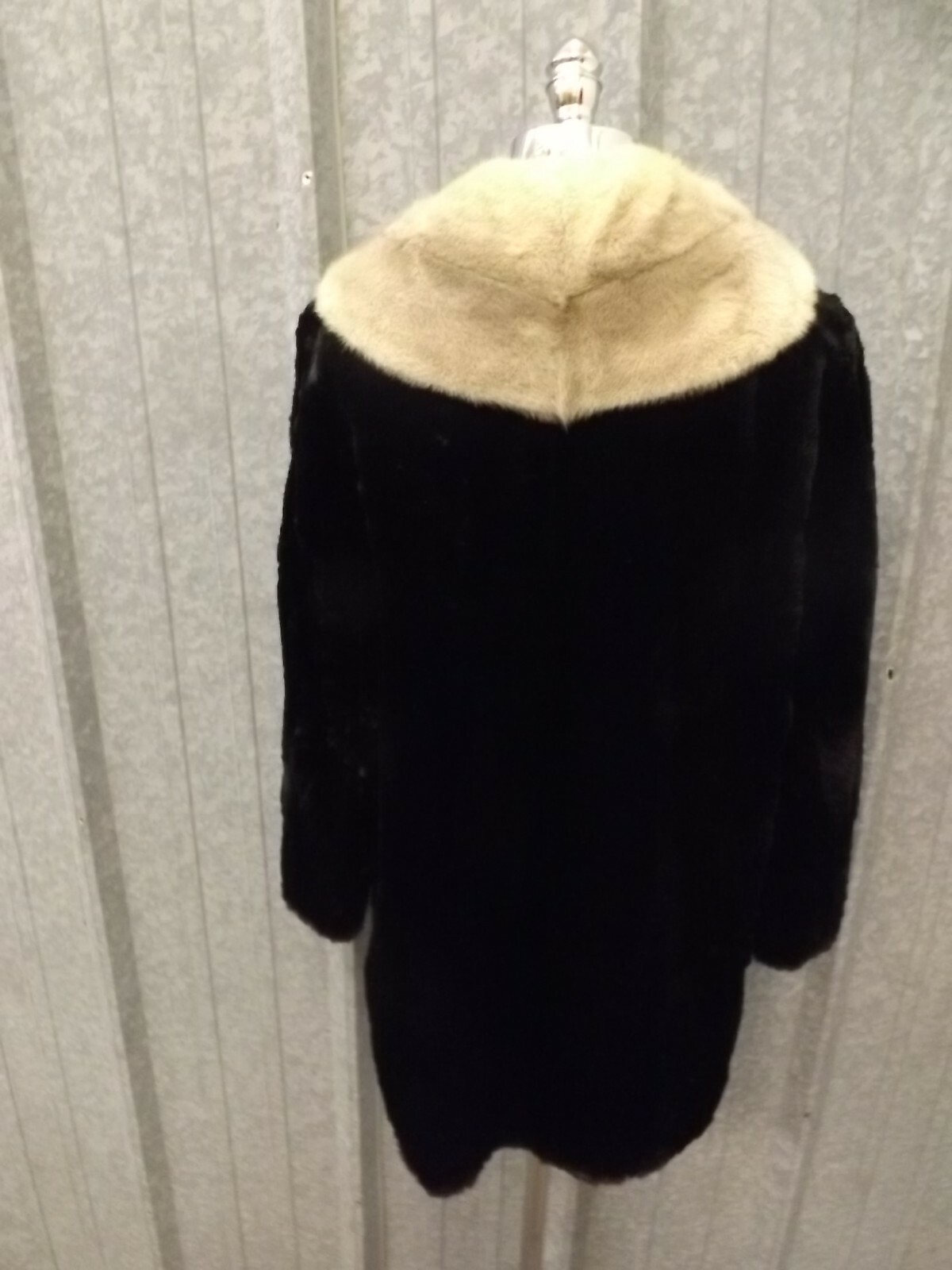 ALTRA Cappotto di pelliccia originale vintage nero jet lussuosamente morbido con colletto visone argento taglia M L