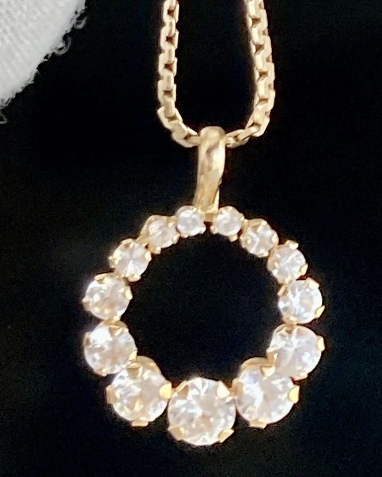 Collar de cadena colgante redondo de topacio blanco círculo abierto de oro de 10k fino graduado de colección Foto 4 de 4